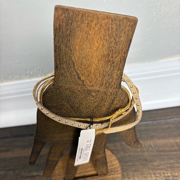 NWT Free Spirit Peyote Bird Suede Wrap Bracelet Anklet Metal Studded Adjustable - Picture 4 of 8